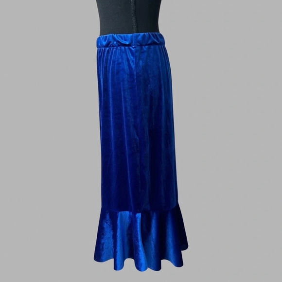 Shein High Waist Ruffle Hem Velvet Skirt - Picture 3 of 16